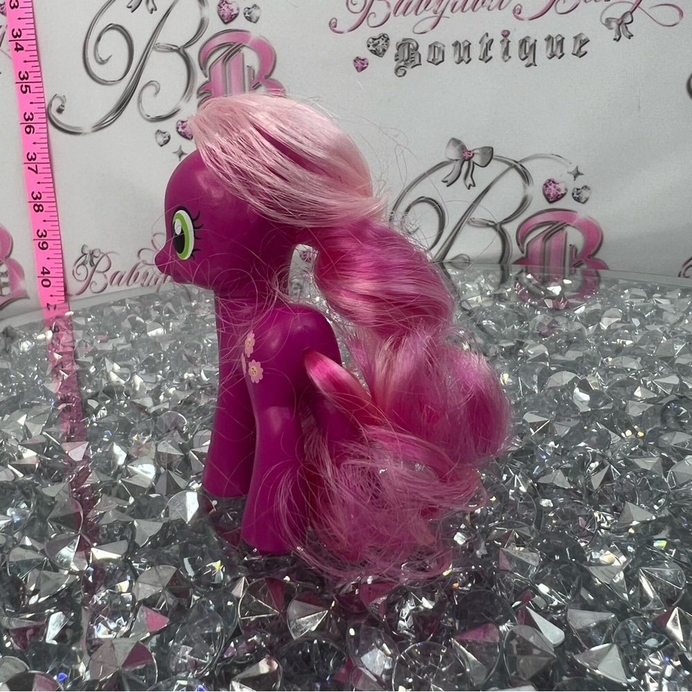My Little Pony Magenta Pony with Pink Mane and Green Eyes - Picture 3 of 4